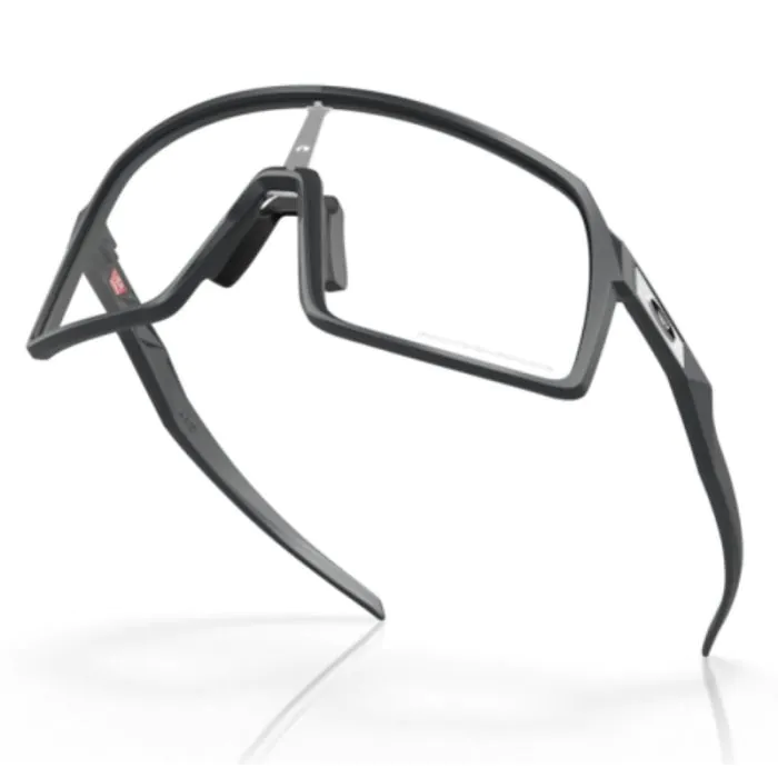 Occhiali Oakley Sutro Lenti FOTOCROMATICHE Montatura GRIGIO SCURO CARBON OPACO